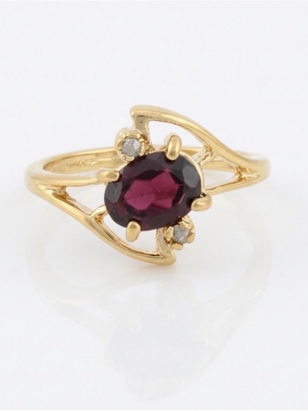 14K yellow Gold Ring with natural Garnet Red Oval Gem and Diamond size 7/8